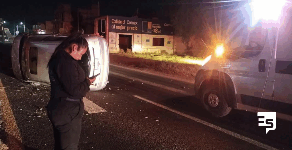 Dio maromas veloz coche en El Jiadi; hay 2 personas lesionadas